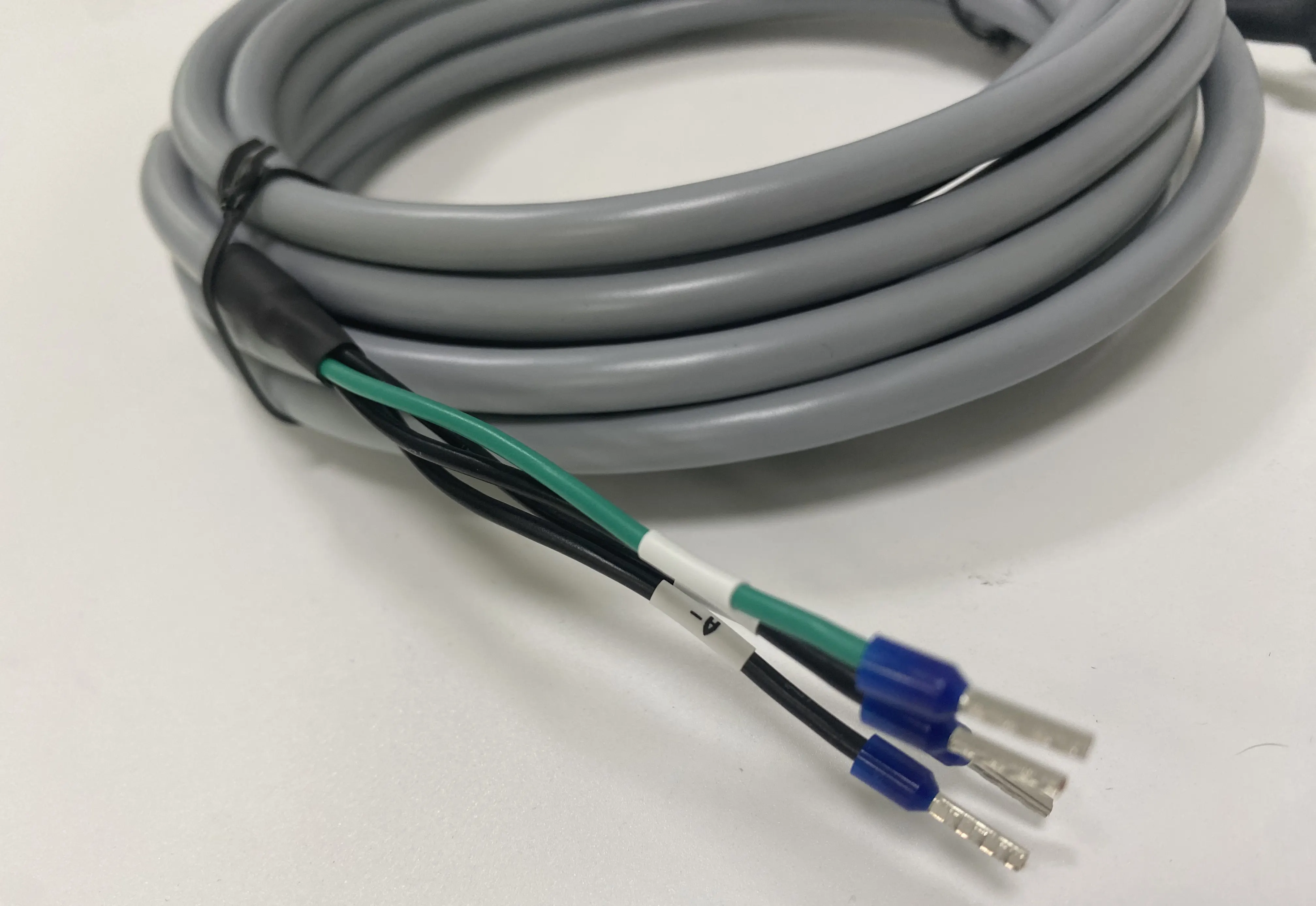 18AWG blue nylon insulated