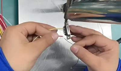 溶接ケーブルガイド